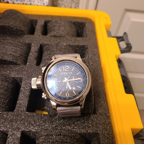 Men's Invicta Watch - Picture 2 of 5